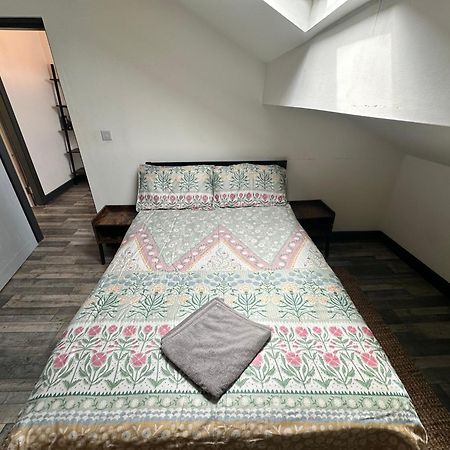 Town Center Willow Apartment - Sleeps Up To 10 - Dogs Welcome - 2 Minutes From Train Station Blackpool Dış mekan fotoğraf