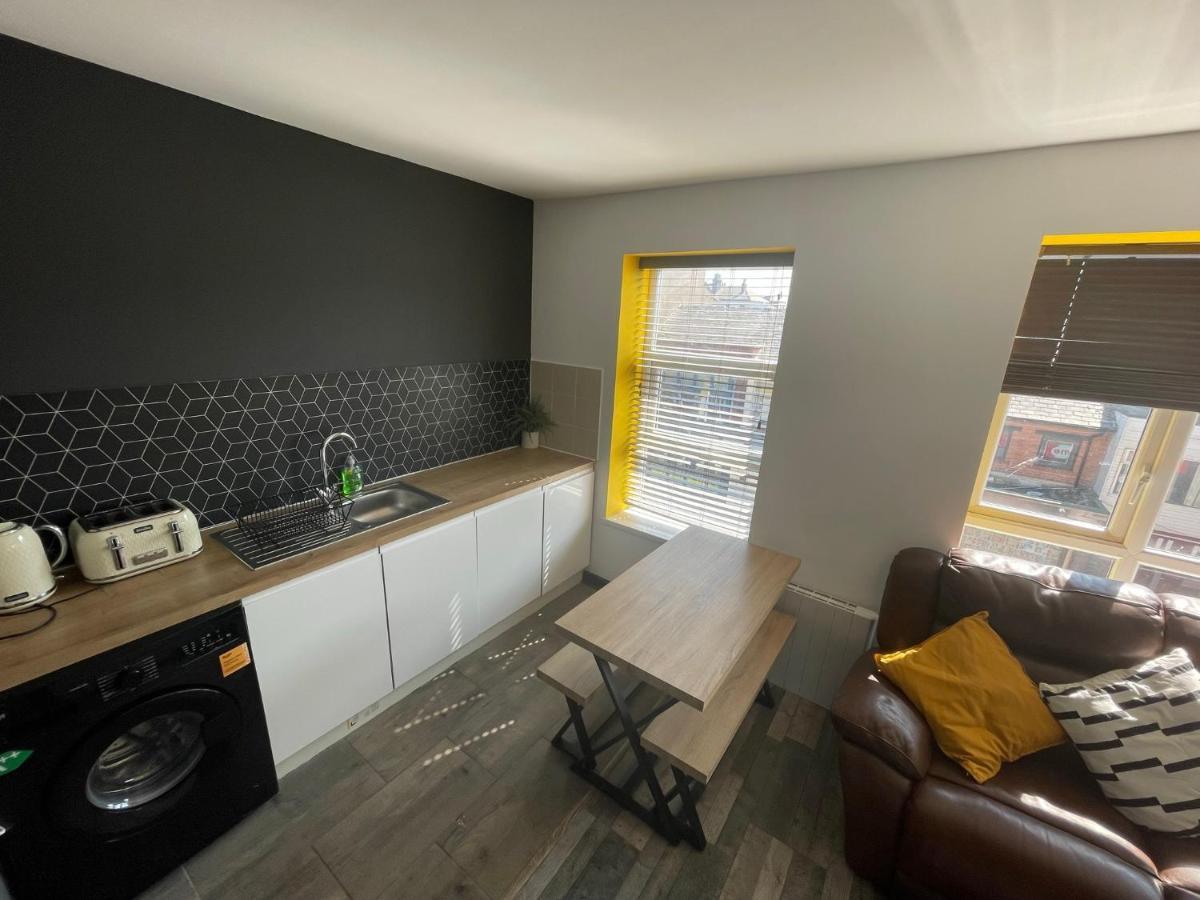 Town Center Willow Apartment - Sleeps Up To 10 - Dogs Welcome - 2 Minutes From Train Station Blackpool Dış mekan fotoğraf