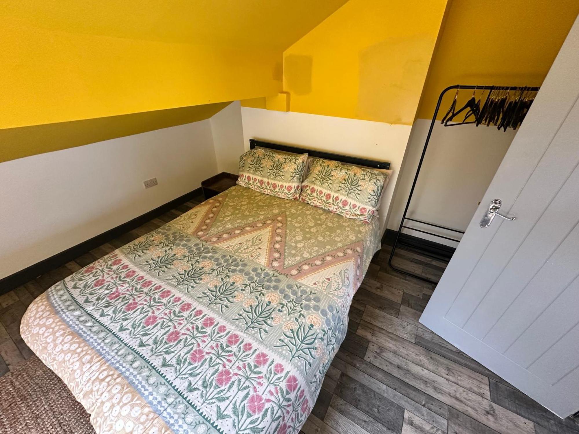 Town Center Willow Apartment - Sleeps Up To 10 - Dogs Welcome - 2 Minutes From Train Station Blackpool Dış mekan fotoğraf